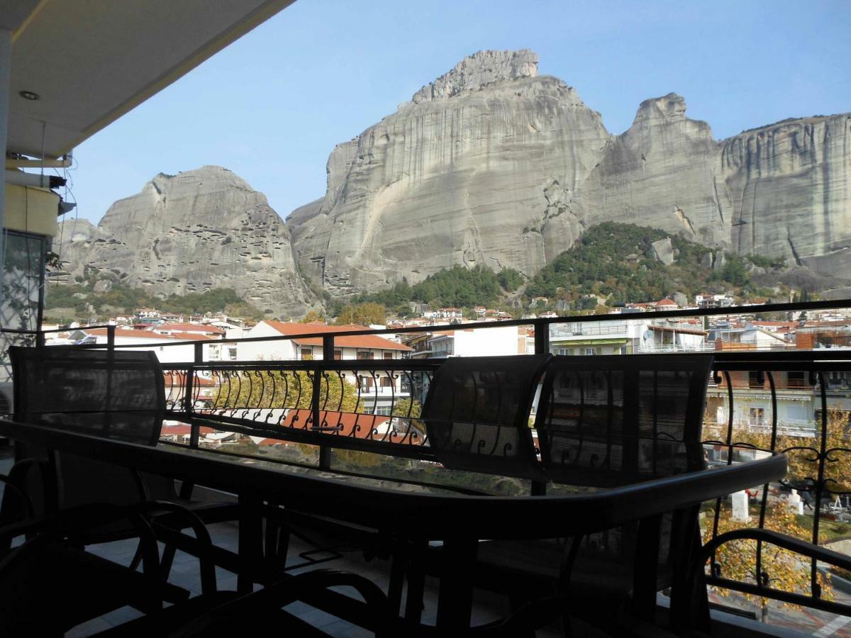 Meteora Panorama At The City Center Kalambaka Bagian luar foto