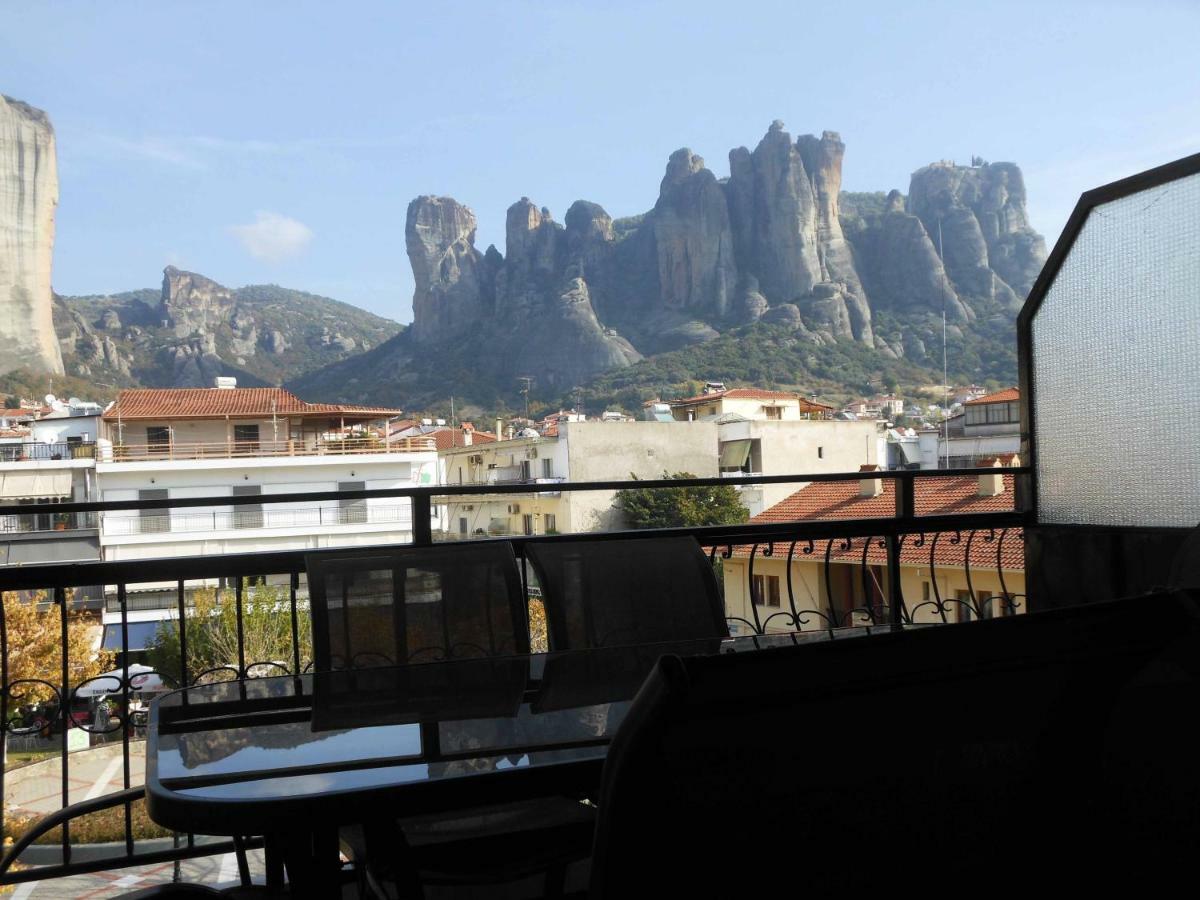 Meteora Panorama At The City Center Kalambaka Bagian luar foto
