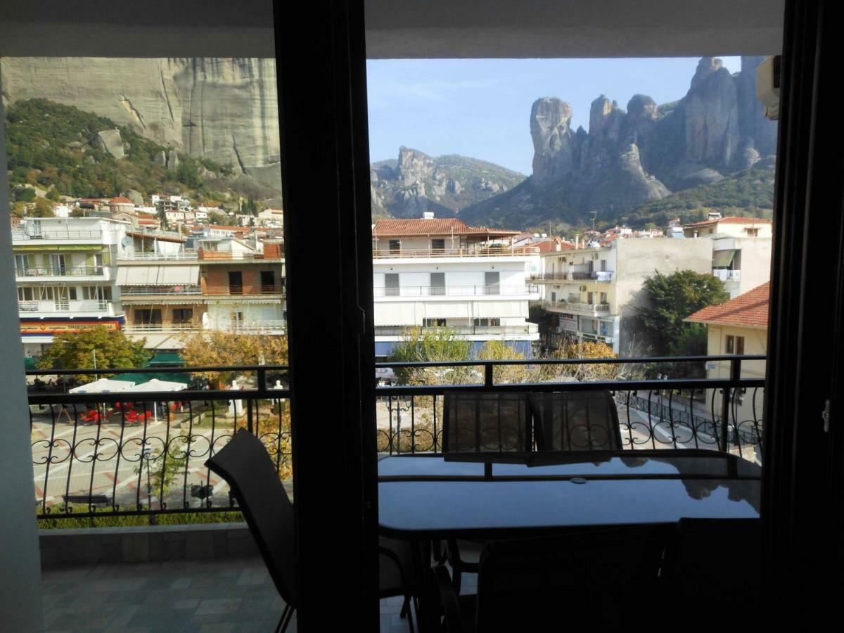 Meteora Panorama At The City Center Kalambaka Bagian luar foto