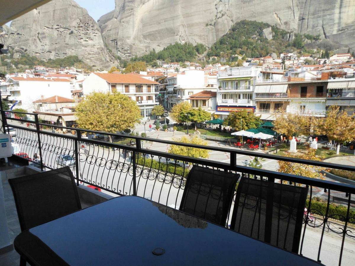 Meteora Panorama At The City Center Kalambaka Bagian luar foto